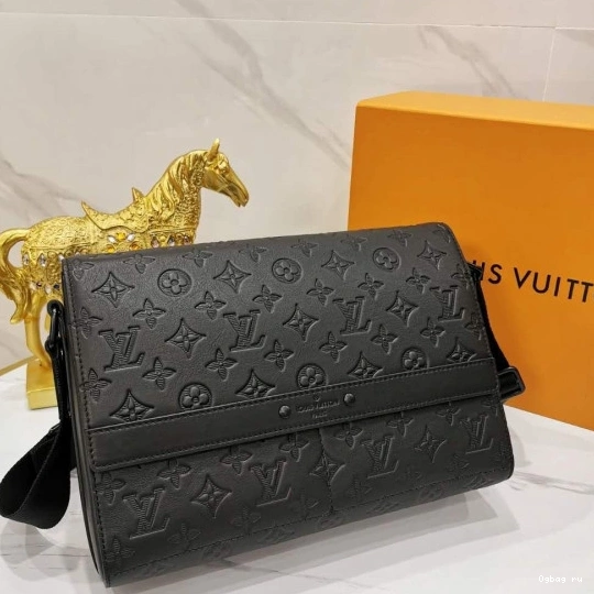 MESSENGER LOUIS VUITTON SPRING 0822